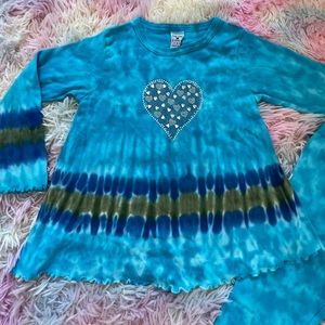 Turquoise tie dye outfit with heart shaped silver beading detail